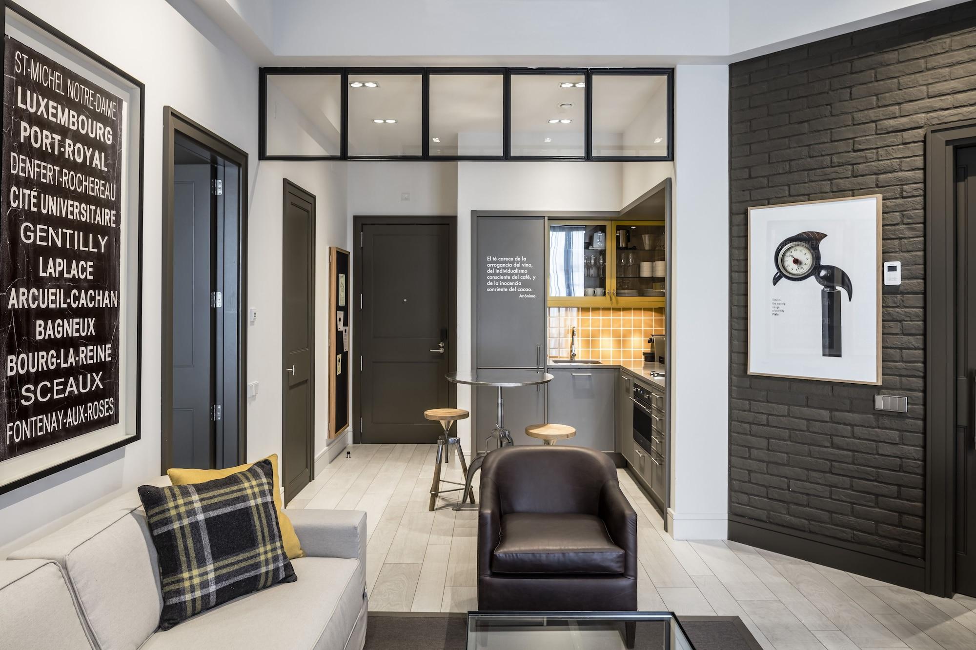 Midtown Apartment *