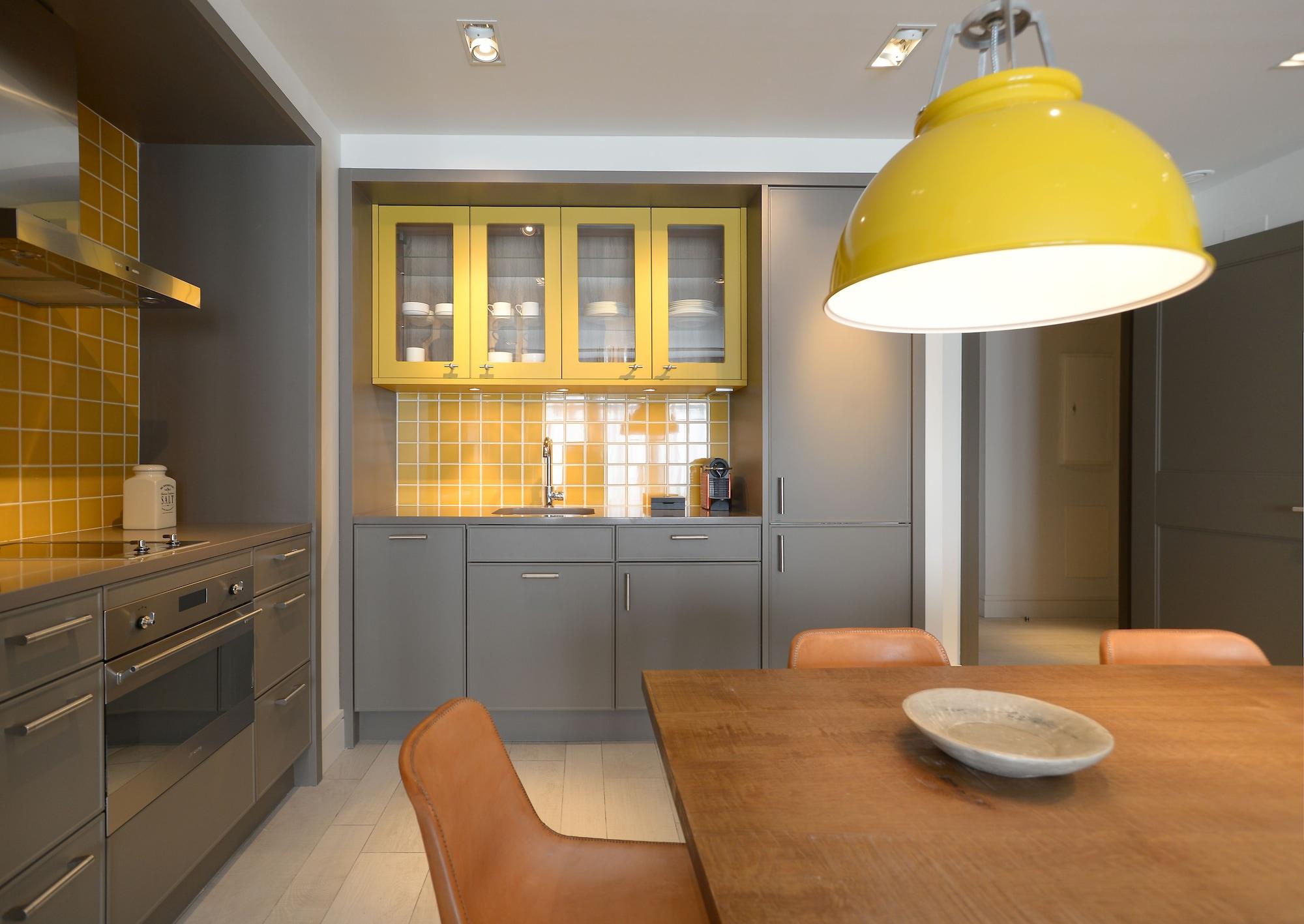 Midtown Apartment *