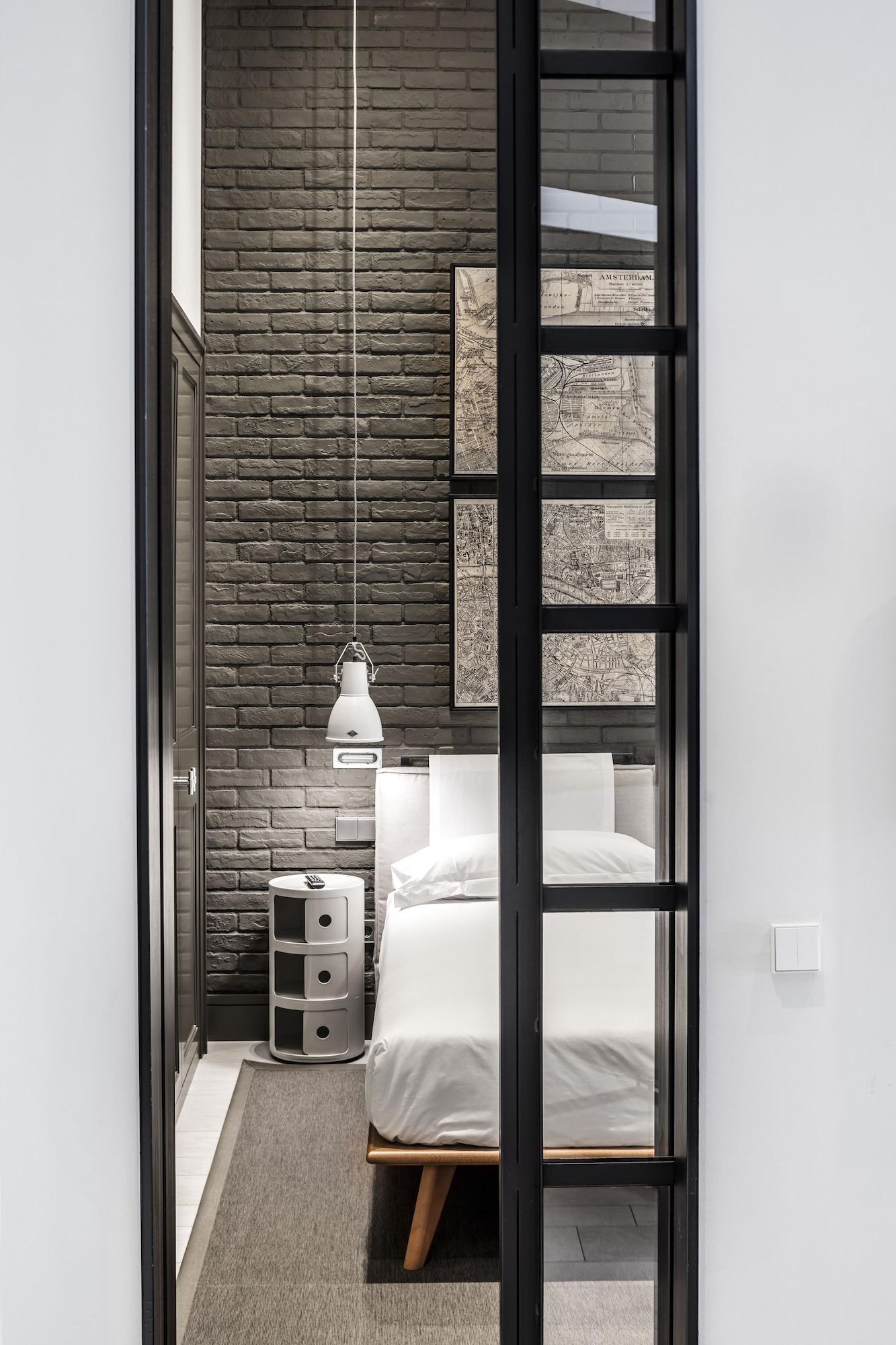 Midtown Apartment *