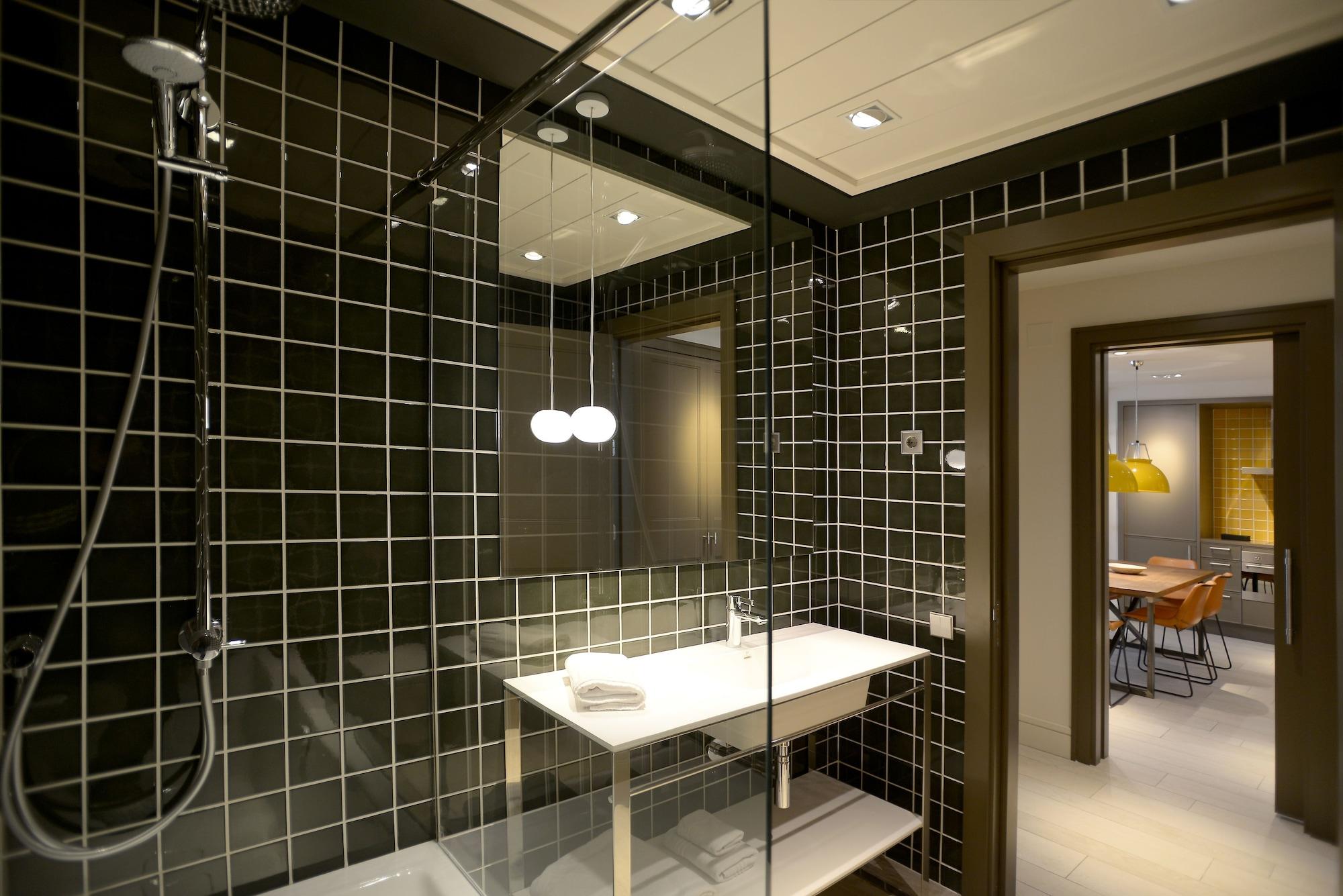 Midtown Apartment *
